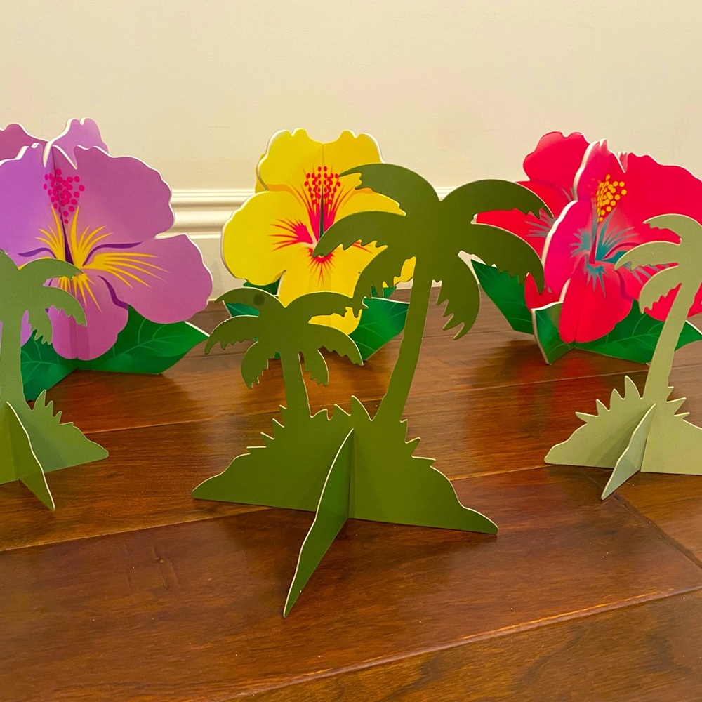 Tropical island/luau party decorations (perfect for a Moana or Stitch birthday!)